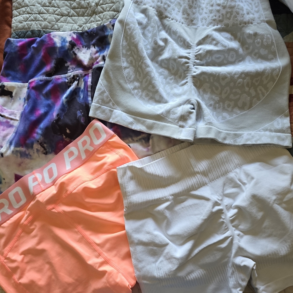 Women's Lot Of 4 Workout Shorts - Picture 2 of 2